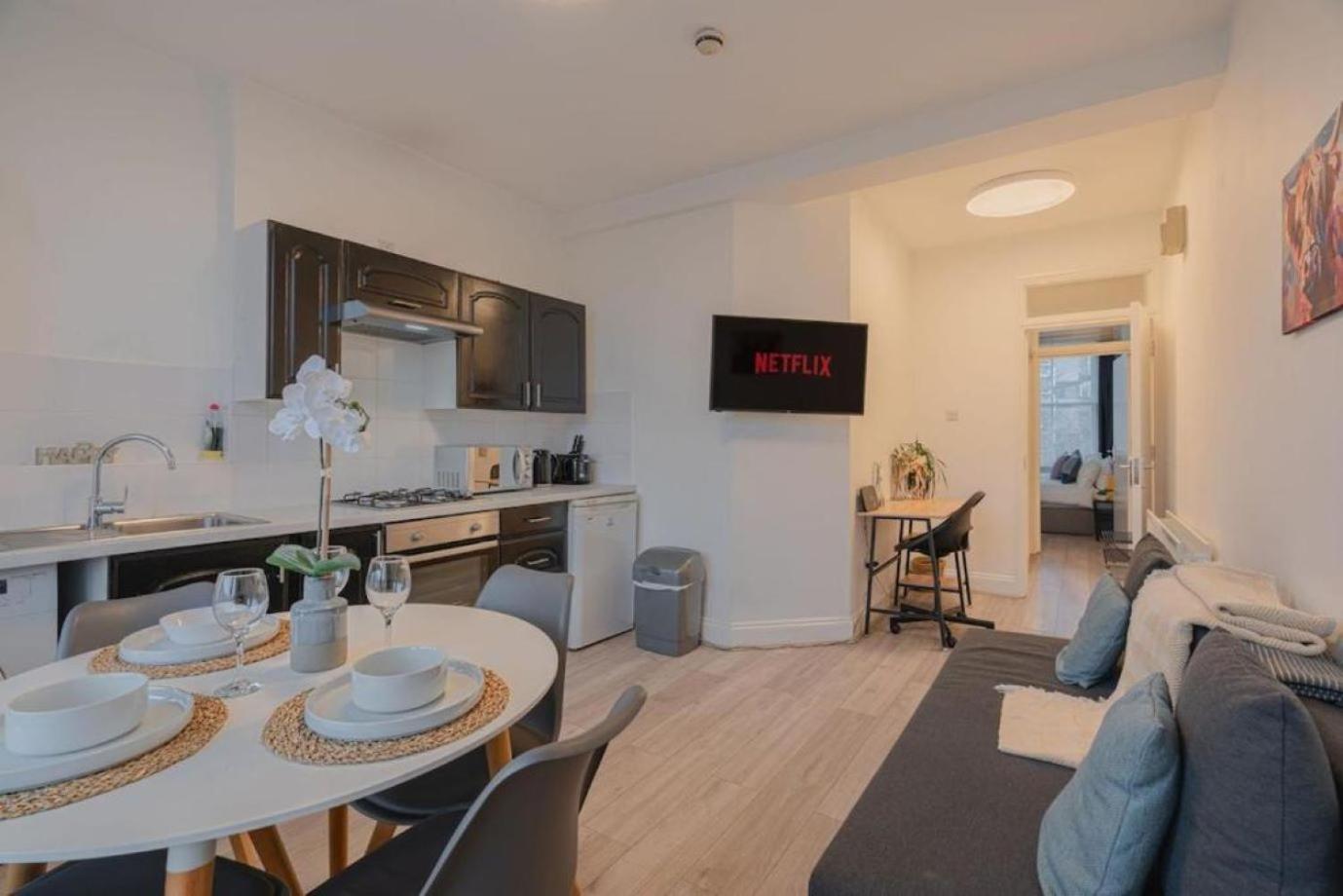 Apartment Comfy 1 Bed Flat In Sleeps 3 *